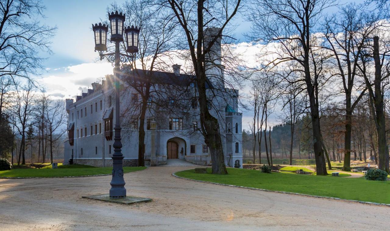 Zamek Karpniki Schloss Fischbach Lomnica  Exterior foto